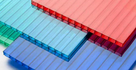 Láminas de policarbonato alveolar de diferentes colores